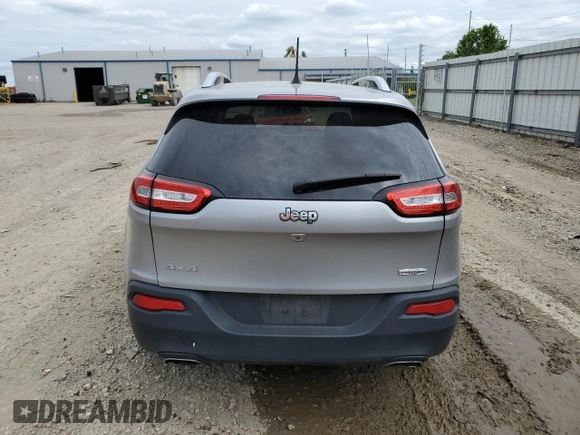 2016 Jeep Cherokee Latitude z VIN 1C4PJMCS1GW345884, wystawiony jako Copart lot #58231145 z przebiegiem 167 830 mil mil oraz Czysty tytuł • Clean title. Historia ofert i sprzedaży dostępna na DreamBid. Obrazek 6.