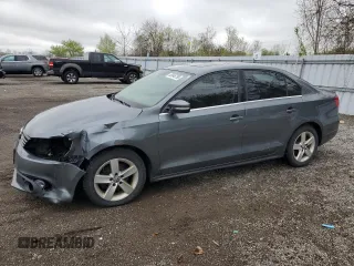 2014 Volkswagen Jetta Comfortline z VIN 3VWDL7AJ2EM399732, wystawiony jako Copart lot #55946795 z przebiegiem 198 723 mil mil oraz Czysty tytuł • Clean title. Historia ofert i sprzedaży dostępna na DreamBid. Obrazek 1.