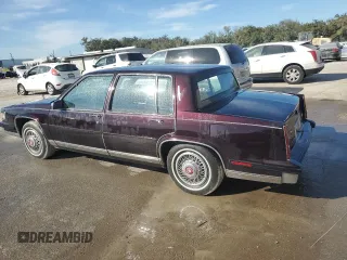 1985 Cadillac Fleetwood z VIN 1G6CB6984F4218496, wystawiony jako Copart lot #77674544 z przebiegiem 49 089 mil mil oraz Tytuł czysty. Historia ofert i sprzedaży dostępna na DreamBid. Obrazek 2.