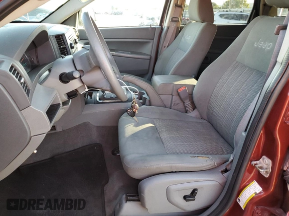 2007 Jeep Grand Cherokee Laredo z VIN 1J8GR48K07C649302, wystawiony jako Copart lot #82167894 z przebiegiem 255 780 mil mil oraz Czysty tytuł • Clean title. Historia ofert i sprzedaży dostępna na DreamBid. Obrazek 7.