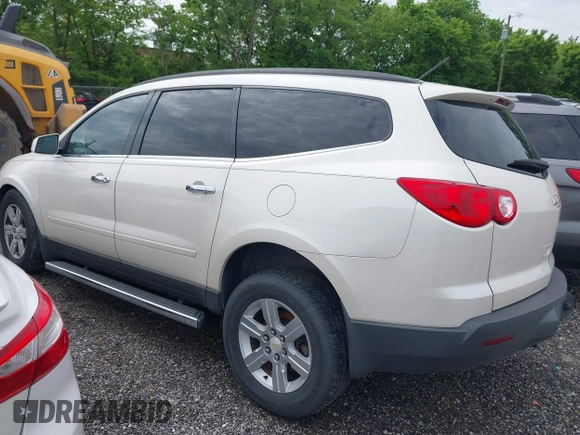 2011 Chevrolet Traverse 1LT z VIN 1GNKRGED6BJ151688, wystawiony jako IAAI lot #42281195 z przebiegiem 259 173 mil mil oraz . Historia ofert i sprzedaży dostępna na DreamBid. Obrazek 3.
