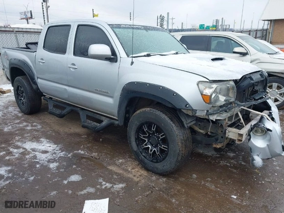 2005 Toyota Tacoma PreRunner with VIN 5TEJU62N15Z096264, listed as a IAAI auction lot 41537776 with 124,778 mi miles. Bid and sale history available at carsss.com. Image 1.