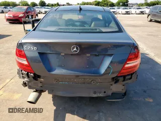 2013 Mercedes-Benz C 250 z VIN WDDGJ4HBXDG065935, wystawiony jako Copart lot #59411585 z przebiegiem 126 866 mil mil oraz Szkoda całkowita • Salvage title. Historia ofert i sprzedaży dostępna na DreamBid. Obrazek 6.