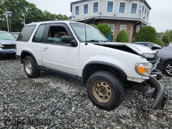 1997 Ford Explorer with VIN 1FMCU24E4VUA33730, listed as a Copart auction lot 62601625 with 100,600 mi miles and Clean title. Bid and sale history available at DreamBid. Image 4.