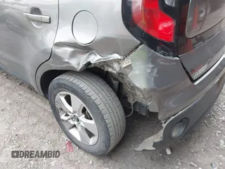 2017 Kia Soul with VIN KNDJN2A28H7495553, listed as a IAAI auction lot 40974023 with 110,407 mi miles. Bid and sale history available at carsss.com. Image 6.