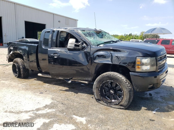2011 Chevrolet Silverado 1500 LT with VIN 1GCRCSE0XBZ109180, listed as a Copart auction lot 51094315 with 384,381 mi miles and Non Repairable. Bid and sale history available at carsss.com. Image 4.