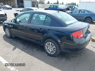 2010 Chevrolet Cobalt LS z VIN 1G1AB5F59A7116393, wystawiony jako IAAI lot #42118038 z przebiegiem 132 823 mil mil oraz . Historia ofert i sprzedaży dostępna na DreamBid. Obrazek 3.