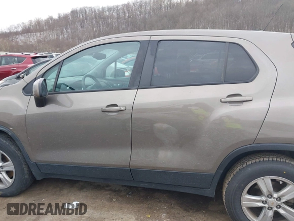 2022 Chevrolet Trax LS with VIN KL7CJNSM4NB514112, listed as a IAAI auction lot 41069182 with 86,331 mi miles. Bid and sale history available at carsss.com. Image 15.