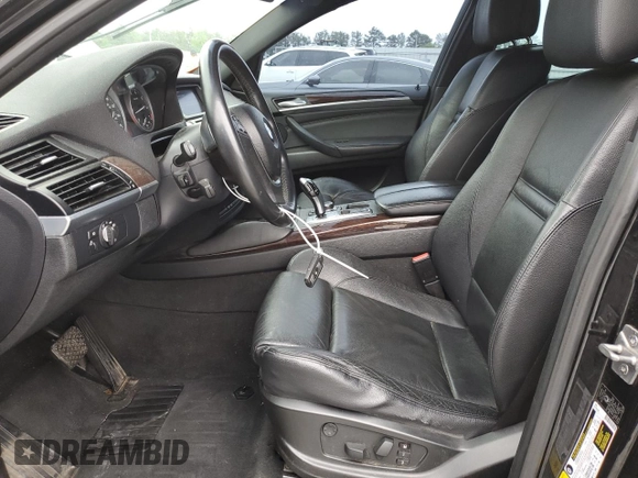 2011 BMW X6 50i z VIN 5UXFG8C50BLZ96931, wystawiony jako Copart lot #54409465 z przebiegiem 154 818 mil mil oraz Szkoda całkowita • Salvage title. Historia ofert i sprzedaży dostępna na DreamBid. Obrazek 7.