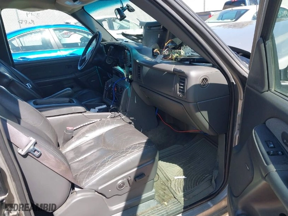 2003 Chevrolet Silverado 1500 LS with VIN 2GCEK19T231104873, listed as a IAAI auction lot 41910444 with 208,692 mi miles. Bid and sale history available at carsss.com. Image 5.