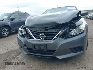 2018 Nissan Altima 2.5 SR with VIN 1N4AL3AP1JC227423, listed as a IAAI auction lot 41911284 with 133,227 mi miles. Bid and sale history available at carsss.com. Image 6.