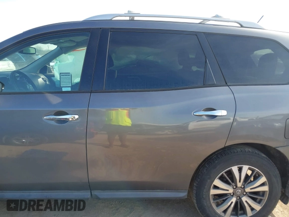 2017 Nissan Pathfinder SV z VIN 5N1DR2MN1HC621133, wystawiony jako IAAI lot #41311239 z przebiegiem 107 851 mil mil oraz . Historia ofert i sprzedaży dostępna na DreamBid. Obrazek 14.