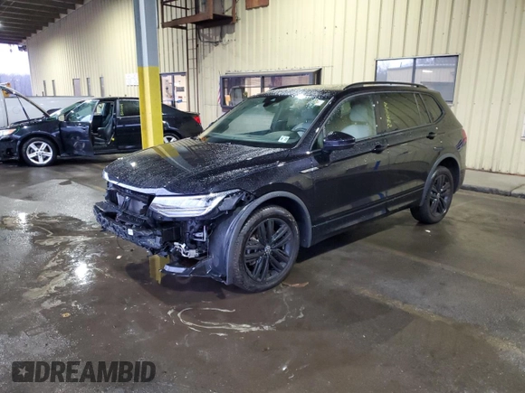 2022 Volkswagen Tiguan SE R-Line Black with VIN 3VV8B7AX1NM155177, listed as a Copart auction lot 83462284 with 9,905 mi miles and Salvage Title. Bid and sale history available at DreamBid. Image 1.