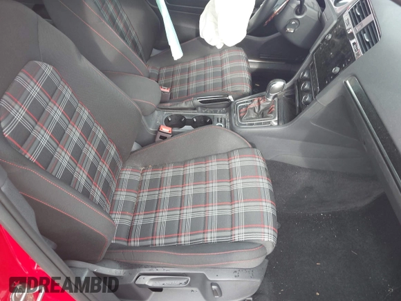 2017 Volkswagen GTI S z VIN 3VW4T7AU1HM076156, wystawiony jako IAAI lot #42216232 z przebiegiem 40 388 mil mil oraz . Historia ofert i sprzedaży dostępna na DreamBid. Obrazek 5.