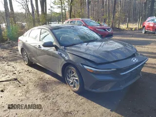 2024 Hyundai Elantra SEL z VIN KMHLM4DGXRU832768, wystawiony jako IAAI lot #41826429 z przebiegiem 11 221 mil mil oraz . Historia ofert i sprzedaży dostępna na DreamBid. Obrazek 1.