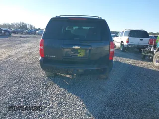 2008 Chevrolet Tahoe 1LT z VIN 1GNFC13J18J107597, wystawiony jako IAAI lot #38245407 z przebiegiem 152 950 mil mil oraz . Historia ofert i sprzedaży dostępna na DreamBid. Obrazek 15.