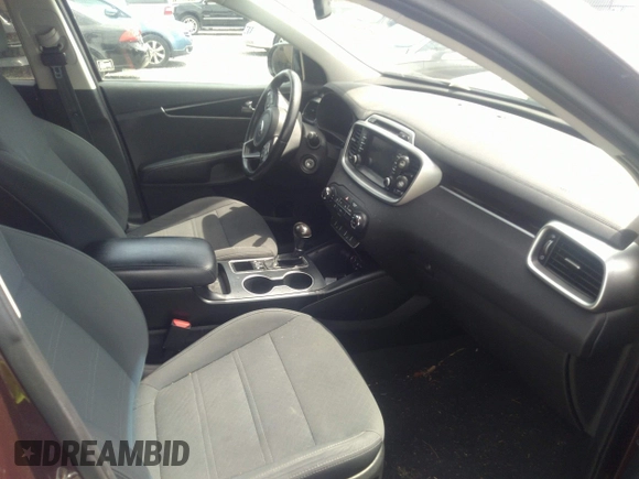 2017 Kia Sorento LX z VIN 5XYPGDA30HG252783, wystawiony jako IAAI lot #42397628 z przebiegiem 80 166 mil mil oraz . Historia ofert i sprzedaży dostępna na DreamBid. Obrazek 5.