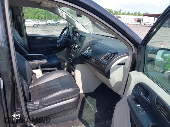 2013 Chrysler Town & Country Touring z VIN 2C4RC1BG5DR742792, wystawiony jako IAAI lot #42005481 z przebiegiem 204 002 mil mil oraz . Historia ofert i sprzedaży dostępna na DreamBid. Obrazek 5.