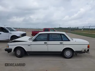 1991 Volvo 240 с VIN YV1AA8844M1437694, выставлен на аукционе IAAI как лот 42171739 с пробегом 230 833 миль миль и . История ставок и продаж доступна на DreamBid. Изображение 14.
