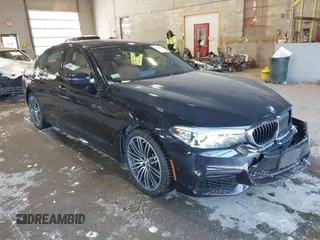 2020 BMW 5 Series 540i xDrive z VIN WBAJS3C06LCE00319, wystawiony jako IAAI lot #41384030 z przebiegiem 49 941 mil mil oraz . Historia ofert i sprzedaży dostępna na DreamBid. Obrazek 1.