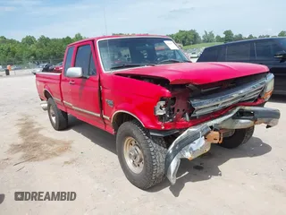 1996 Ford F-250 z VIN 1FTHX26F1TEB29586, wystawiony jako IAAI lot #42265477 z przebiegiem Nie podano mil oraz . Historia ofert i sprzedaży dostępna na DreamBid. Obrazek 1.
