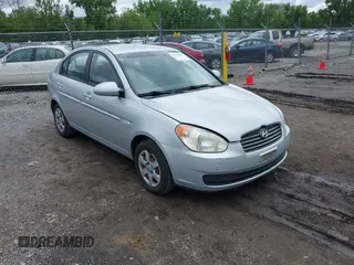 2007 Hyundai Accent GLS z VIN KMHCN46C57U155326, wystawiony jako IAAI lot #42296898 z przebiegiem 112 122 mil mil oraz . Historia ofert i sprzedaży dostępna na DreamBid. Obrazek 1.