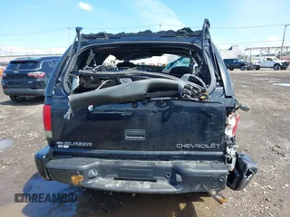 2000 Chevrolet Blazer LT with VIN 1GNDT13W8Y2280580, listed as a IAAI auction lot 41901975 with 236,736 mi miles and . Bid and sale history available at DreamBid. Image 15.