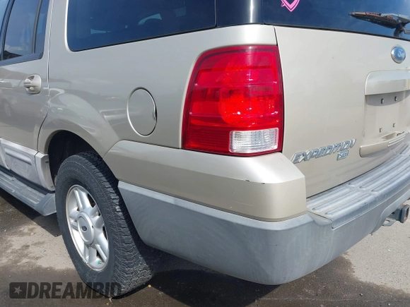 2005 Ford Expedition Special Service with VIN 1FMPU15595LA67565, listed as a IAAI auction lot 41723035 with 106,512 mi miles. Bid and sale history available at carsss.com. Image 13.