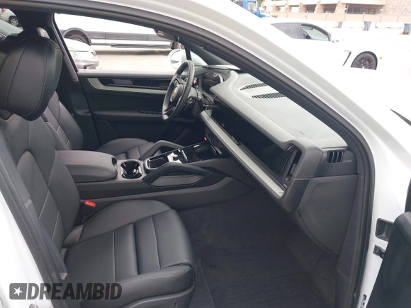2024 Porsche Cayenne z VIN WP1AA2AY6RDA14314, wystawiony jako IAAI lot #42439986 z przebiegiem 3 212 mil mil oraz . Historia ofert i sprzedaży dostępna na DreamBid. Obrazek 5.