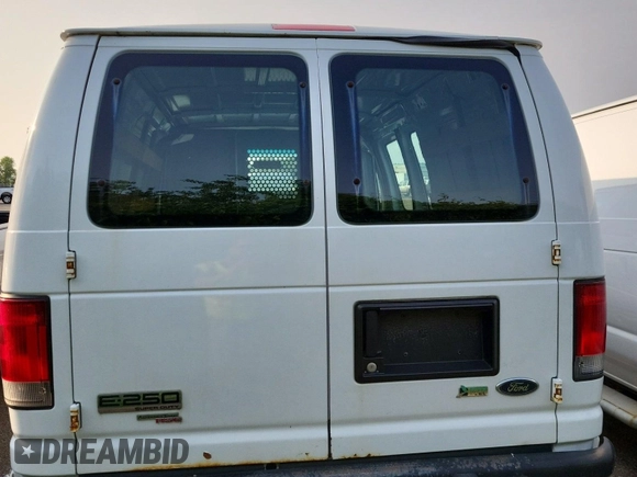 2014 Ford Econoline Cargo Commercial z VIN 1FTNE2EW0EDA95532, wystawiony jako IAAI lot #42442160 z przebiegiem 140 667 mil mil oraz . Historia ofert i sprzedaży dostępna na DreamBid. Obrazek 31.