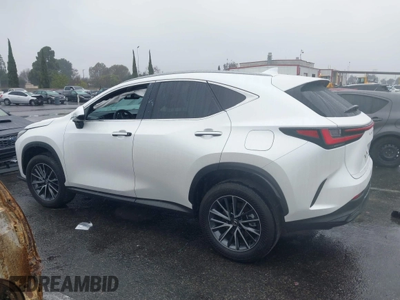 2024 Lexus NX 350h Premium z VIN JTJGKCEZ4R5013106, wystawiony jako IAAI lot #41499547 z przebiegiem 13 651 mil mil oraz . Historia ofert i sprzedaży dostępna na DreamBid. Obrazek 14.