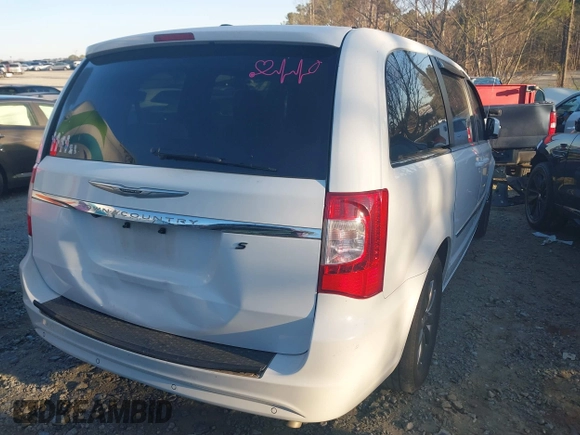 2015 Chrysler Town & Country S with VIN 2C4RC1HG7FR742447, listed as a IAAI auction lot 41814403 with 171,766 mi miles. Bid and sale history available at carsss.com. Image 4.
