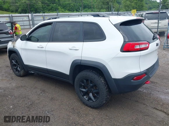 2016 Jeep Cherokee Trailhawk with VIN 1C4PJMBS6GW210756, listed as a IAAI auction lot 42423757 with Not provided miles and . Bid and sale history available at DreamBid. Image 3.