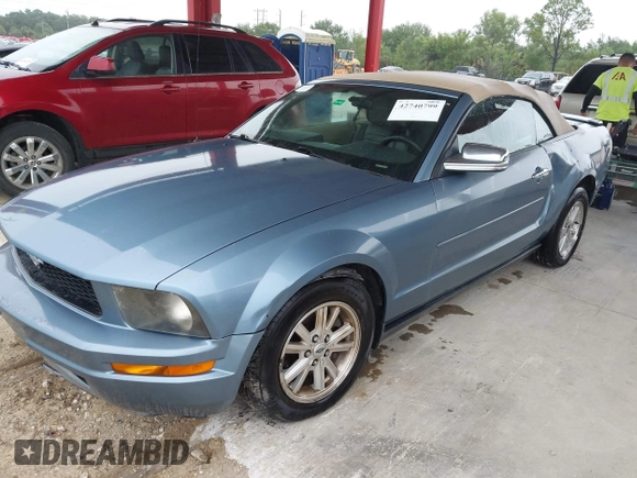 2007 Ford Mustang Deluxe with VIN 1ZVFT84N375260554, listed as a IAAI auction lot 42740799 with 162,939 mi miles and . Bid and sale history available at DreamBid. Image 2.