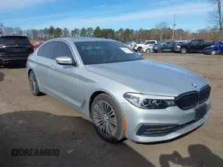 2019 BMW 5 Series 530i xDrive z VIN WBAJA7C52KWW48938, wystawiony jako IAAI lot #41588191 z przebiegiem 50 052 mil mil oraz . Historia ofert i sprzedaży dostępna na DreamBid. Obrazek 13.