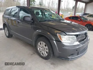 2015 Dodge Journey SE z VIN 3C4PDCAB1FT617794, wystawiony jako IAAI lot #41922371 z przebiegiem 130 558 mil mil oraz . Historia ofert i sprzedaży dostępna na DreamBid. Obrazek 1.