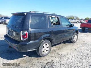 2008 Honda Pilot VP with VIN 5FNYF18228B048870, listed as a IAAI auction lot 41875026 with 195,542 mi miles. Bid and sale history available at carsss.com. Image 4.