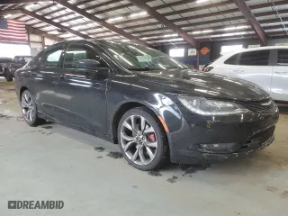 2015 Chrysler 200 S with VIN 1C3CCCDG1FN540437, listed as a Copart auction lot 43852805 with 135,697 mi miles and Salvage Title. Bid and sale history available at carsss.com. Image 4.