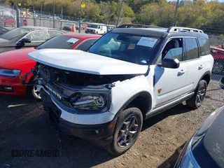 2023 Ford Bronco Sport Badlands z VIN 3FMCR9D93PRD33699, wystawiony jako IAAI lot #40632148 z przebiegiem 21 363 mil mil oraz . Historia ofert i sprzedaży dostępna na DreamBid. Obrazek 2.