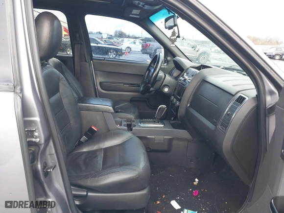 2008 Ford Escape Limited with VIN 1FMCU04178KD00117, listed as a IAAI auction lot 41594300 with 252,882 mi miles. Bid and sale history available at carsss.com. Image 5.