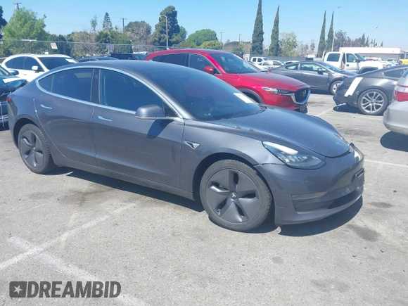 2018 Tesla Model 3 Long Range Battery z VIN 5YJ3E1EA9JF042319, wystawiony jako IAAI lot #41871931 z przebiegiem 138 837 mil mil oraz . Historia ofert i sprzedaży dostępna na DreamBid. Obrazek 1.