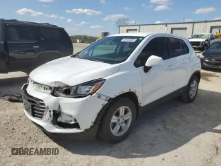 2021 Chevrolet Trax LS z VIN KL7CJKSB4MB312897, wystawiony jako Copart lot #50985685 z przebiegiem 69 822 mil mil oraz Szkoda całkowita • Salvage title. Historia ofert i sprzedaży dostępna na DreamBid. Obrazek 1.