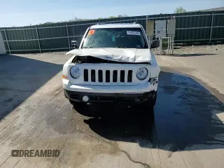 2015 Jeep Patriot Latitude z VIN 1C4NJRFBXFD417188, wystawiony jako Copart lot #54633165 z przebiegiem Nie podano mil oraz Szkoda całkowita • Salvage title. Historia ofert i sprzedaży dostępna na DreamBid. Obrazek 14.