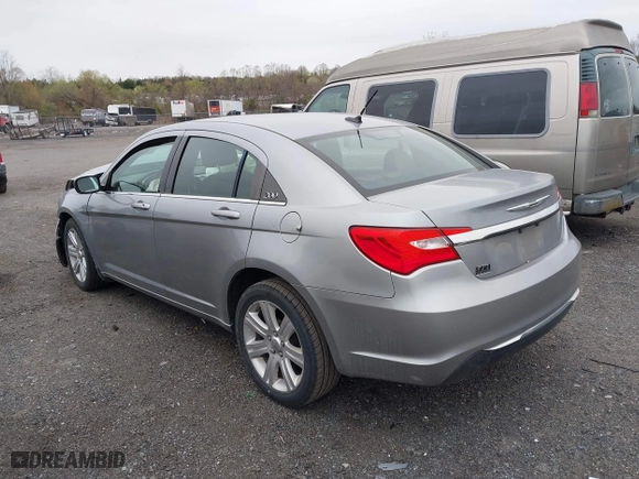 2013 Chrysler 200 Touring with VIN 1C3CCBBB3DN700154, listed as a IAAI auction lot 41944904 with 149,585 mi miles. Bid and sale history available at carsss.com. Image 3.