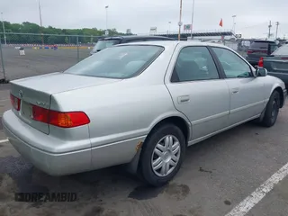 2001 Toyota Camry CE z VIN 4T1BG22K41U847401, wystawiony jako IAAI lot #42275762 z przebiegiem 202 936 mil mil oraz . Historia ofert i sprzedaży dostępna na DreamBid. Obrazek 4.