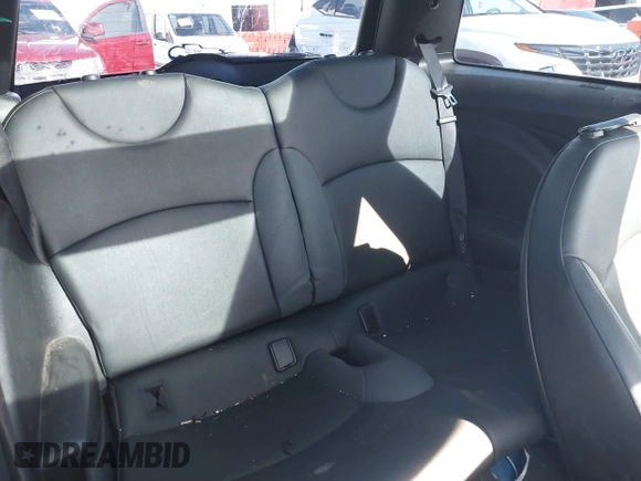 2008 MINI Hardtop S z VIN WMWMF73528TT86864, wystawiony jako IAAI lot #41652467 z przebiegiem Nie podano mil oraz . Historia ofert i sprzedaży dostępna na DreamBid. Obrazek 8.