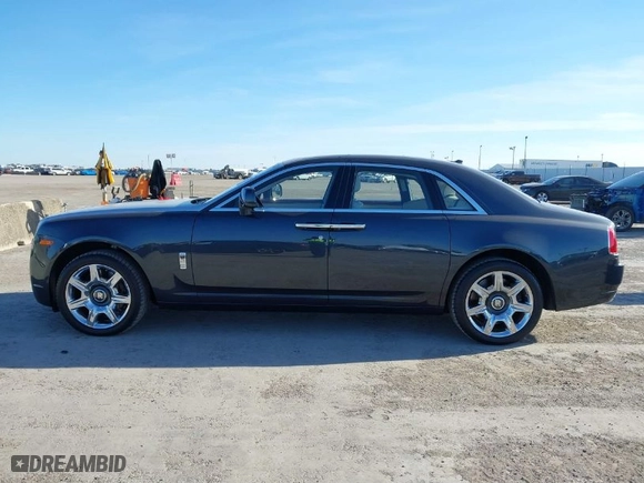 2011 Rolls-Royce Ghost with VIN SCA664S5XBUX49688, listed as a IAAI auction lot 40971162 with 17,595 mi miles. Bid and sale history available at carsss.com. Image 14.