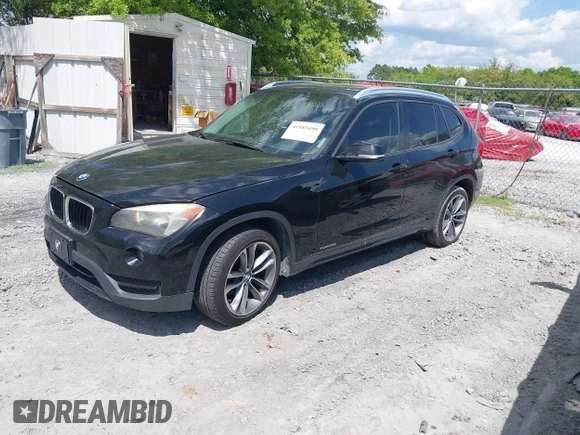 2013 BMW X1 28i z VIN WBAVM1C55DVW46454, wystawiony jako IAAI lot #41985498 z przebiegiem 176 435 mil mil oraz . Historia ofert i sprzedaży dostępna na DreamBid. Obrazek 2.