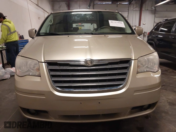 2010 Chrysler Town & Country Touring with VIN 2A4RR5D17AR184092, listed as a IAAI auction lot 41727926 with 158,937 mi miles and . Bid and sale history available at DreamBid. Image 13.