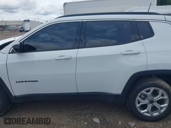 2025 Jeep Compass Latitude с VIN 3C4NJDBN5ST597722, выставлен на аукционе IAAI как лот 42499155 с пробегом 1 663 миль миль и . История ставок и продаж доступна на DreamBid. Изображение 14.